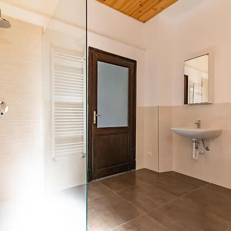 Perondi Apartman Stresa